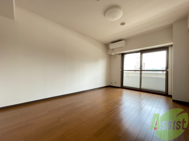 その他部屋・スペース　大きな窓が印象的なお部屋です。明るさもバッチリです。