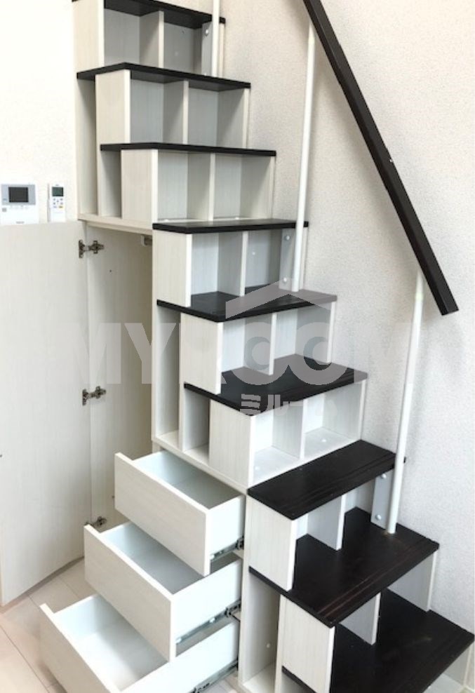 収納　便利な階段下収納☆クローゼットつきです☆