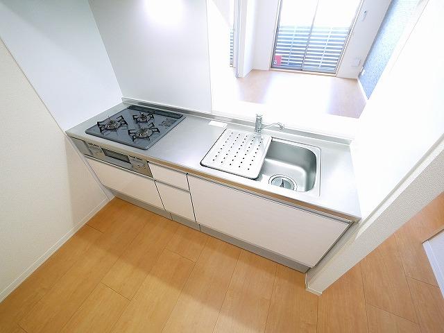 キッチン　ガスコンロ3口タイプのシステムキッチンです