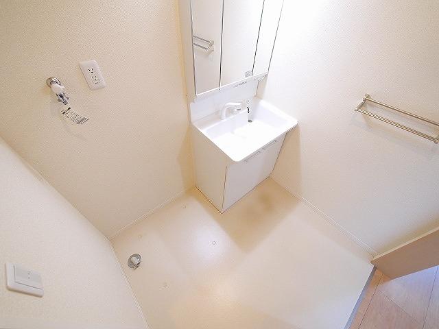 洗面設備　スペース十分な洗面所です