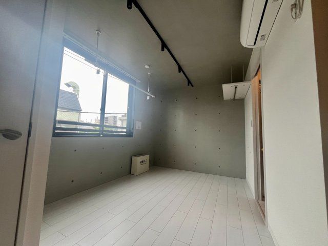 居室・リビング　☆明るい洋室☆