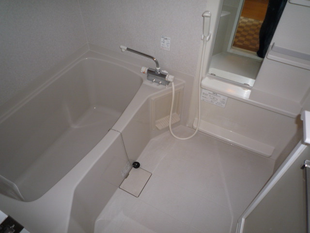 バス・シャワールーム　追い焚き付浴槽に変更