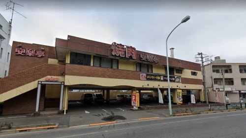 飲食店　安楽亭百草園店（飲食店）まで538m