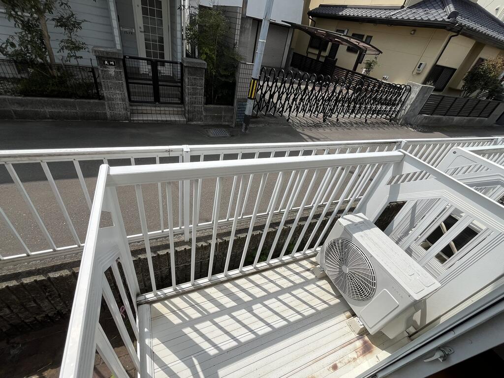 バルコニー　同タイプ　別部屋の写真で仕様は同じです