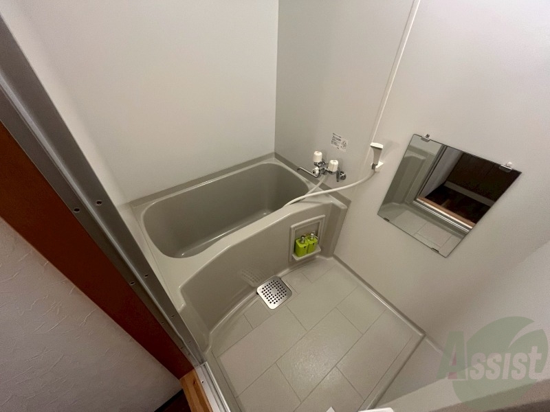 バス・シャワールーム　ユニットバスです。疲れを癒すのに欠かせませんね！