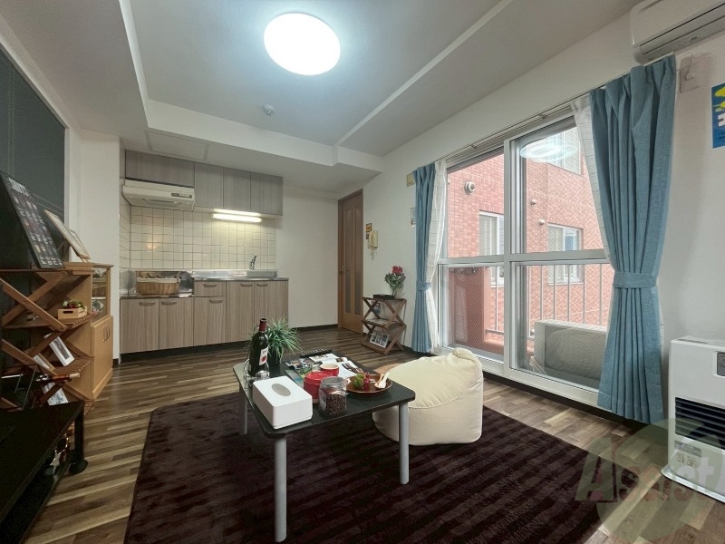 居室・リビング　広くてキレイなお部屋が広がっていて、充実した生活が送れそう。