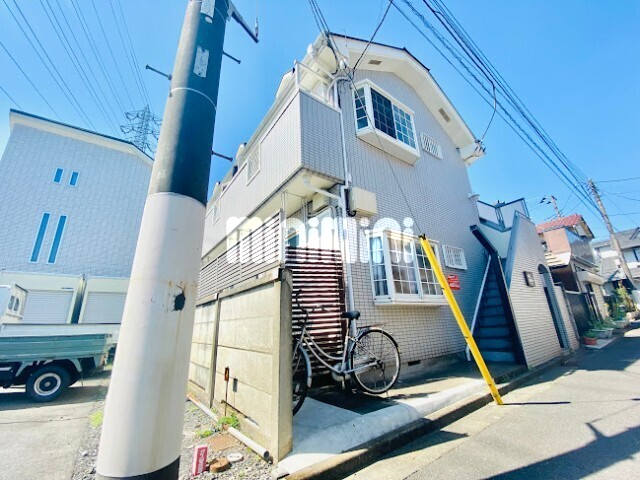 建物外観　目の前に建物が無いので日当たり良好です