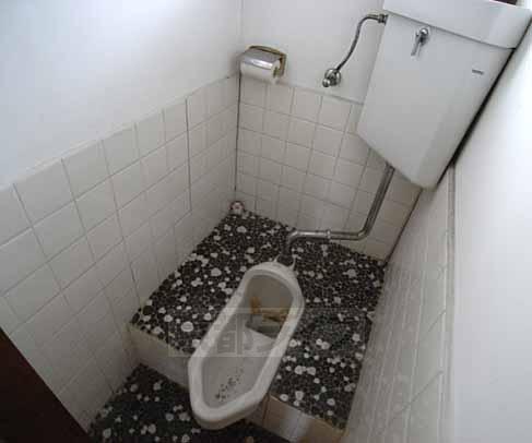 トイレ　懐かしの和式。