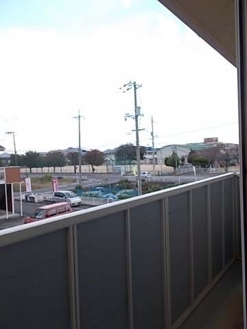 バルコニー　開放的で明るい空間を演出してくれるバルコニーです