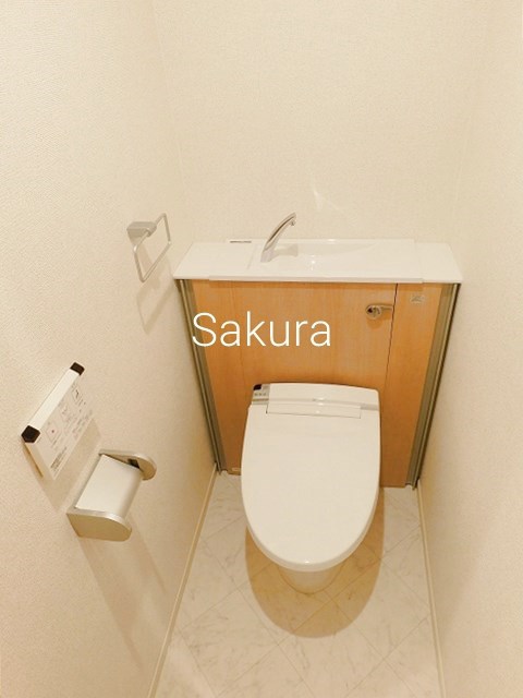 トイレ　嬉しい温水洗浄便座付き♪