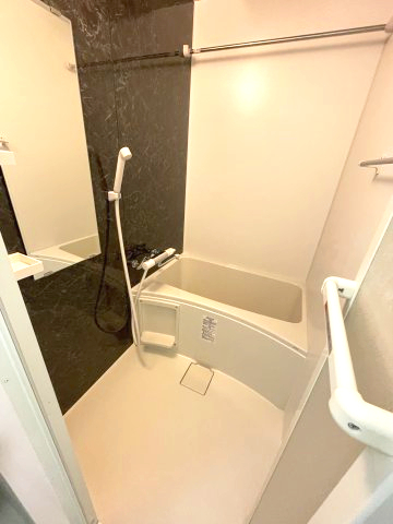 バス・シャワールーム　イメージとして同建物他部屋を表示しています