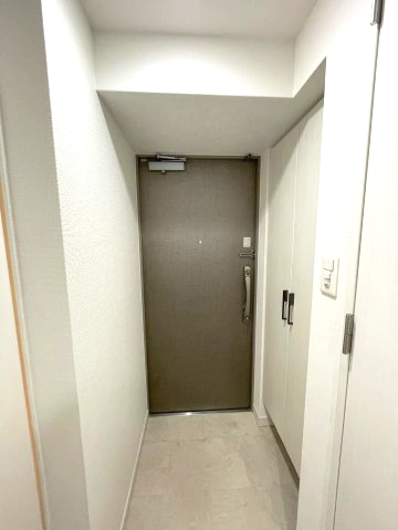 玄関　イメージとして同建物他部屋を表示しています