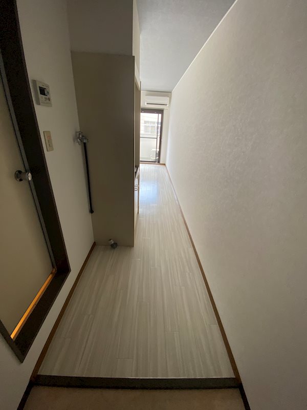 玄関　別部屋の写真
