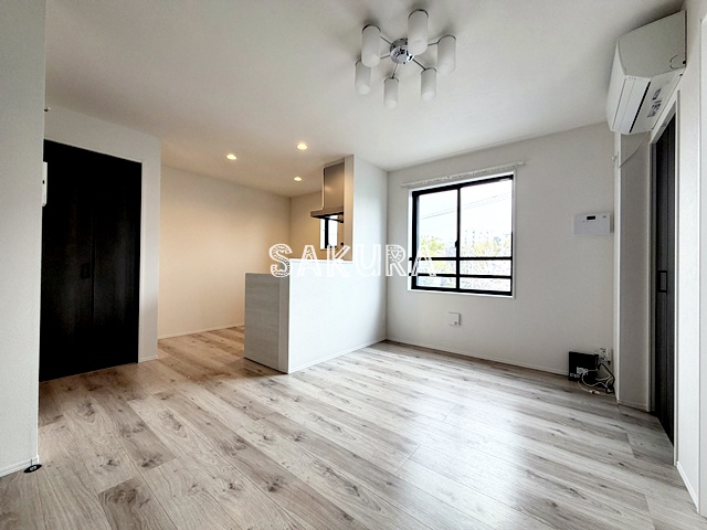 居室・リビング　こちらのリビングで趣味の時間をお楽しみください♪