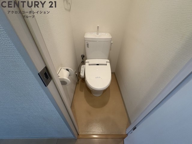トイレ　温水洗浄便座付きのトイレです♪