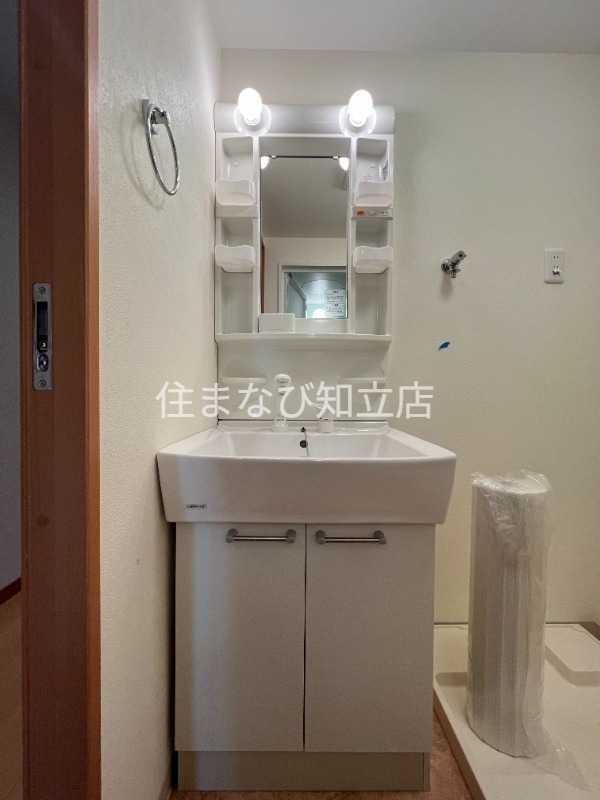 洗面設備　同型タイプ：清掃前
