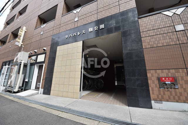 エントランス　リバパレス靭公園　エントランス
