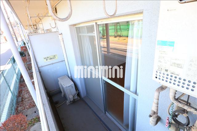 バルコニー　物干し竿かけのあるベランダスペースです