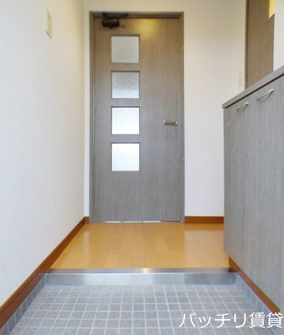 玄関　画像は別号室イメージの為、現況を優先いたします。