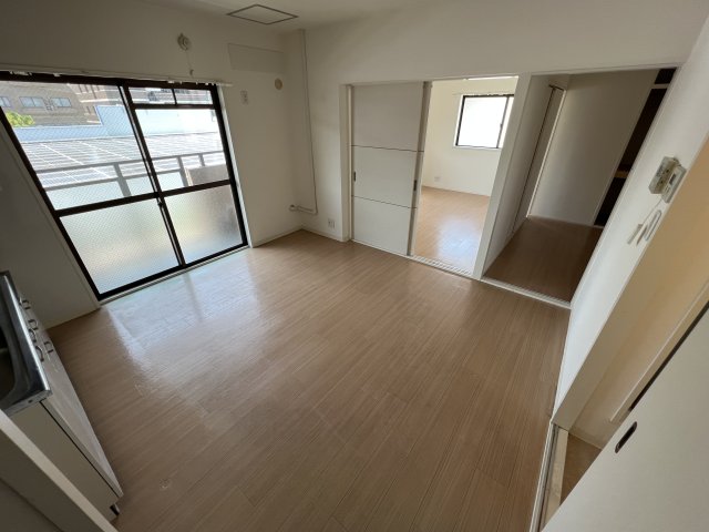 居室・リビング　壁付けキッチンでスペースを有効活用できます！