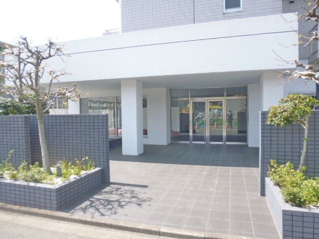 エントランス　★オートロック、宅配BOXもあるエントランス★