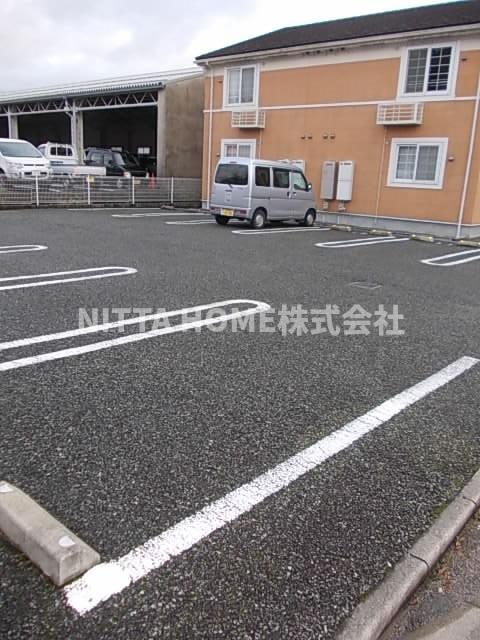 駐車場　敷地内に駐車場も完備♪