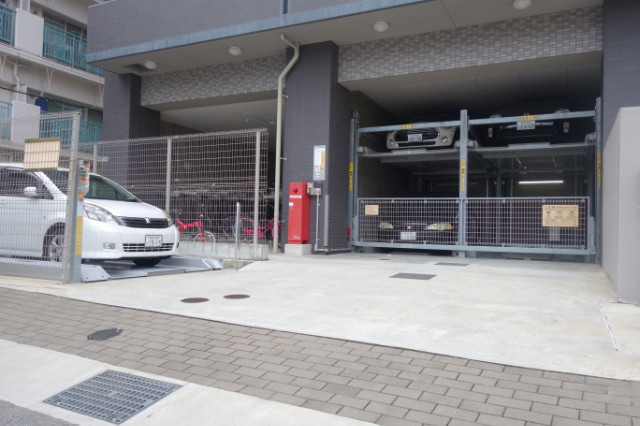 駐車場　オシャレなエントランス♪