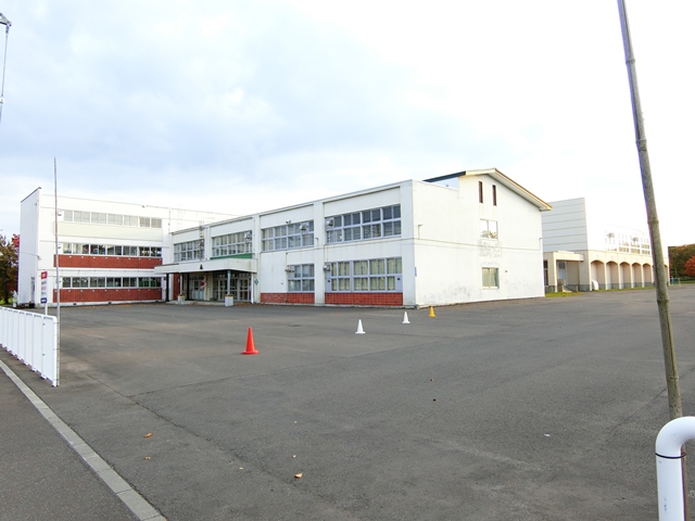小学校　江別市立東野幌小学校（小学校）まで343m