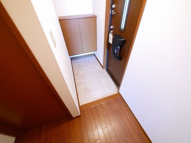 玄関　収納もある玄関です