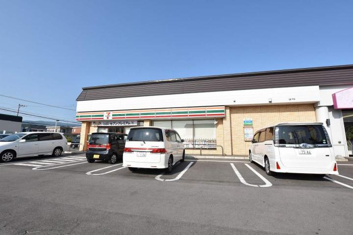 コンビニ　セブンイレブン（コンビニ）まで381m