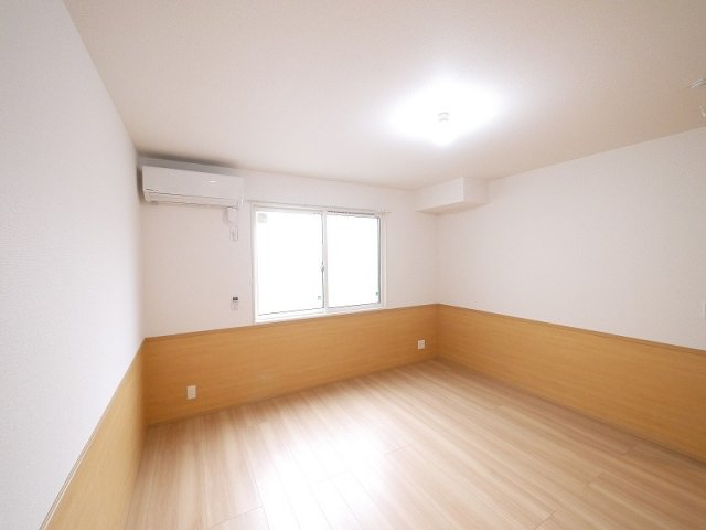 その他部屋・スペース　明るい洋室です。