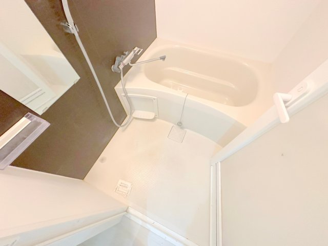 バス・シャワールーム　ゆったりと入るなら、お風呂とトイレとは別々が嬉しいですよね。