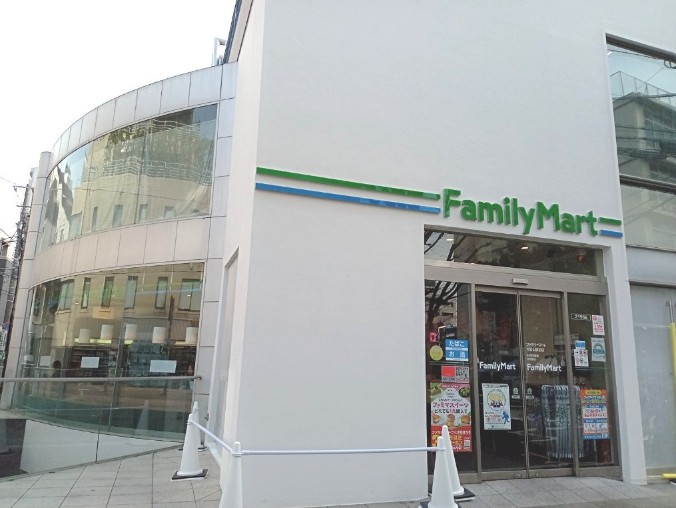 コンビニ　ファミリーマート代官山駅前店（コンビニ）まで127m
