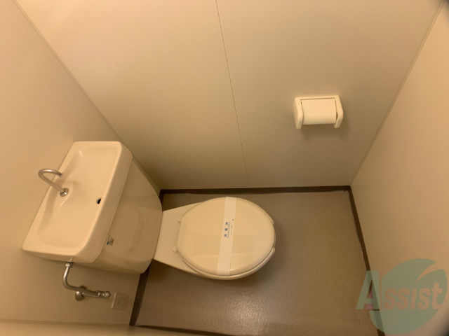 トイレ　こちらはトイレです。清潔感があり、安心して使用できます。