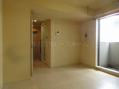 居室・リビング　※別号室参考写真