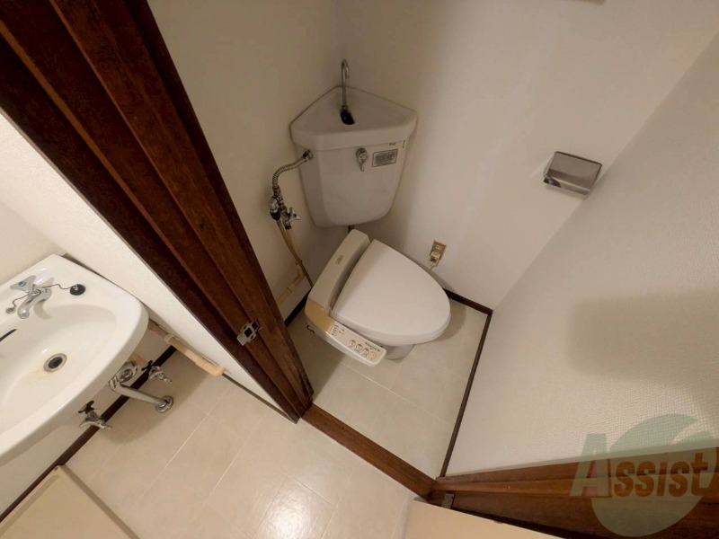 トイレ　こちらはトイレです。清潔感があり、安心して使用できます。
