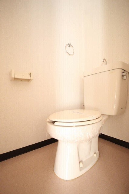 トイレ　同物件別号室の写真