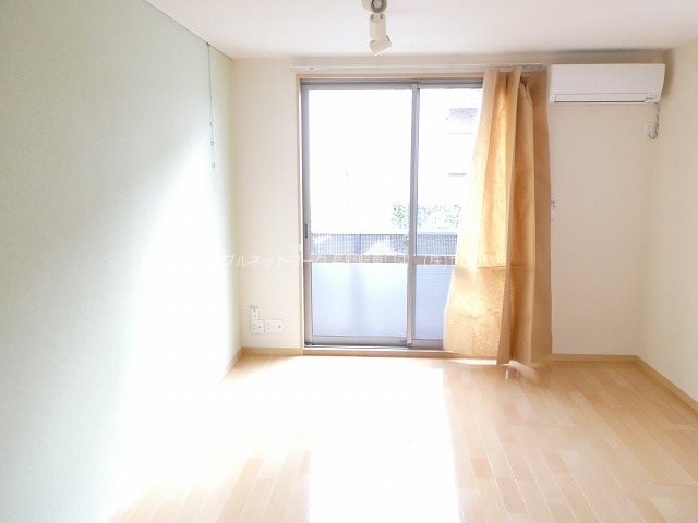 居室・リビング　写真は202号室です（参考）