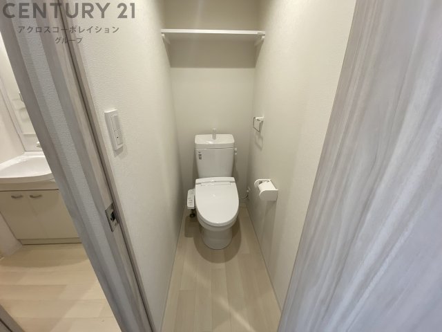 トイレ　温水洗浄便座付きのトイレです♪