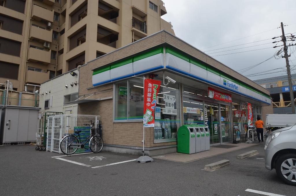 その他　ファミリーマート築地口駅店（その他）まで113m