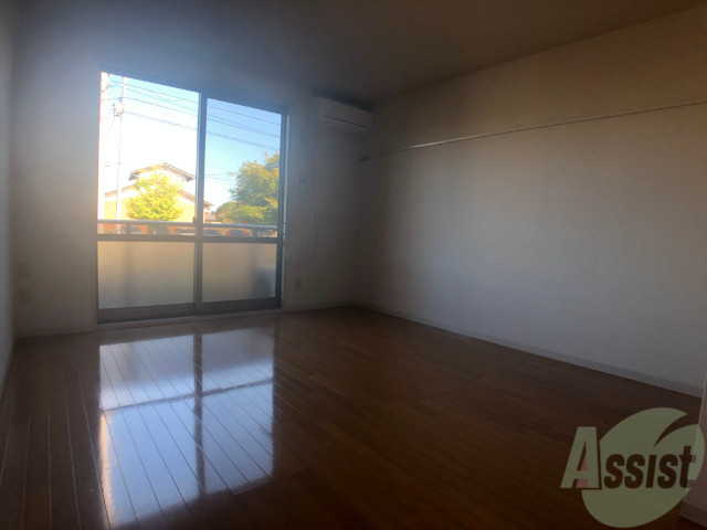 居室・リビング　日当たり良好で、明るい感じのお部屋になっています