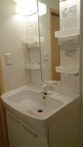 洗面設備　コンパクトで使いやすい洗面所