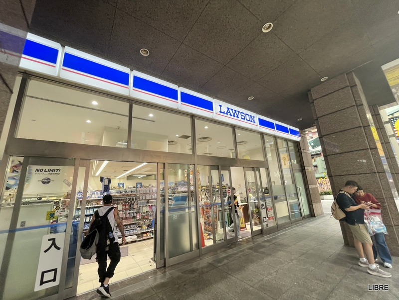 コンビニ　ローソン ホテル京阪ユニバーサルタワー店（コンビニ）まで215m