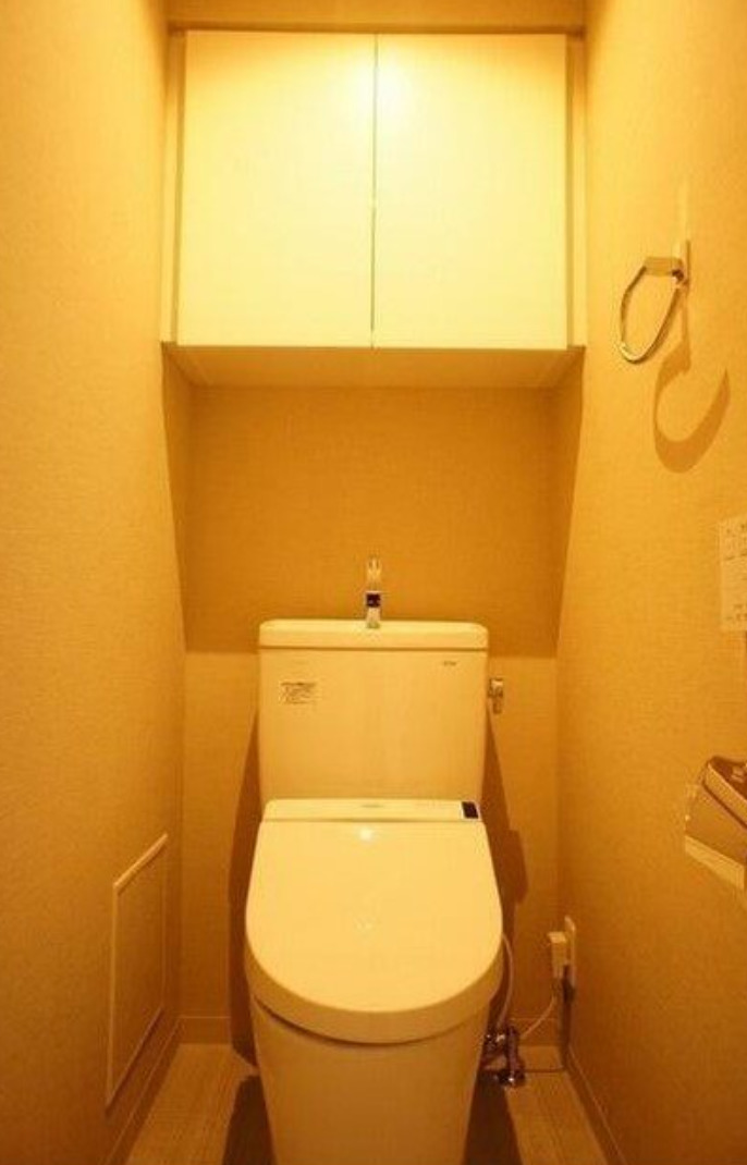 トイレ　落ち着いた色調のトイレです