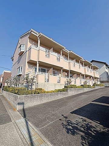 建物外観　かわいい感じのアパートタイプです☆