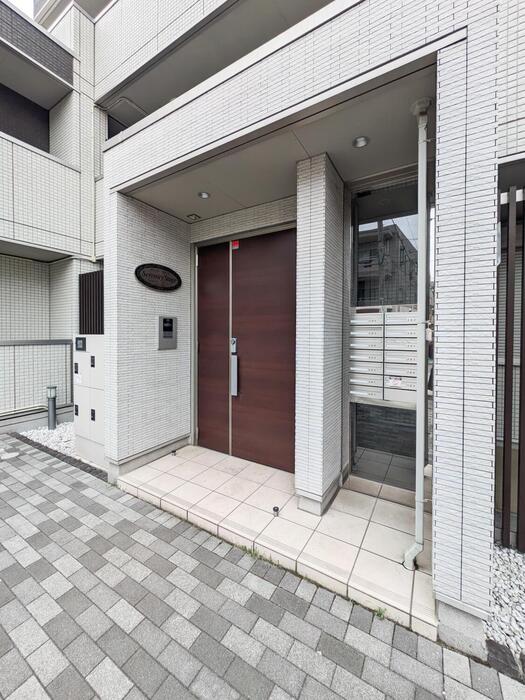 エントランス　オートロック付きで安心です