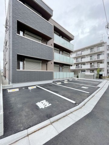 駐車場　駐車場は世帯数分+α用意されています！