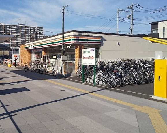 コンビニ　セブンイレブン 岩槻駅西口店（コンビニ）まで874m