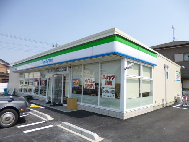 コンビニ　ファミリーマート（コンビニ）まで160m