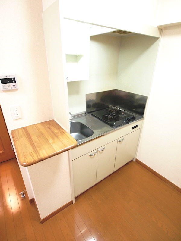 キッチン　システムキッチン。２口コンロ